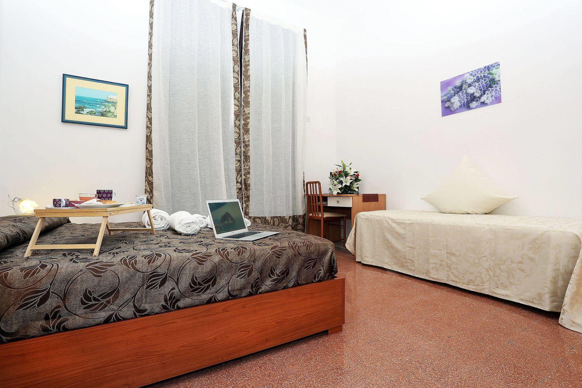 Bells Of Rome Hotel ภายนอก รูปภาพ
