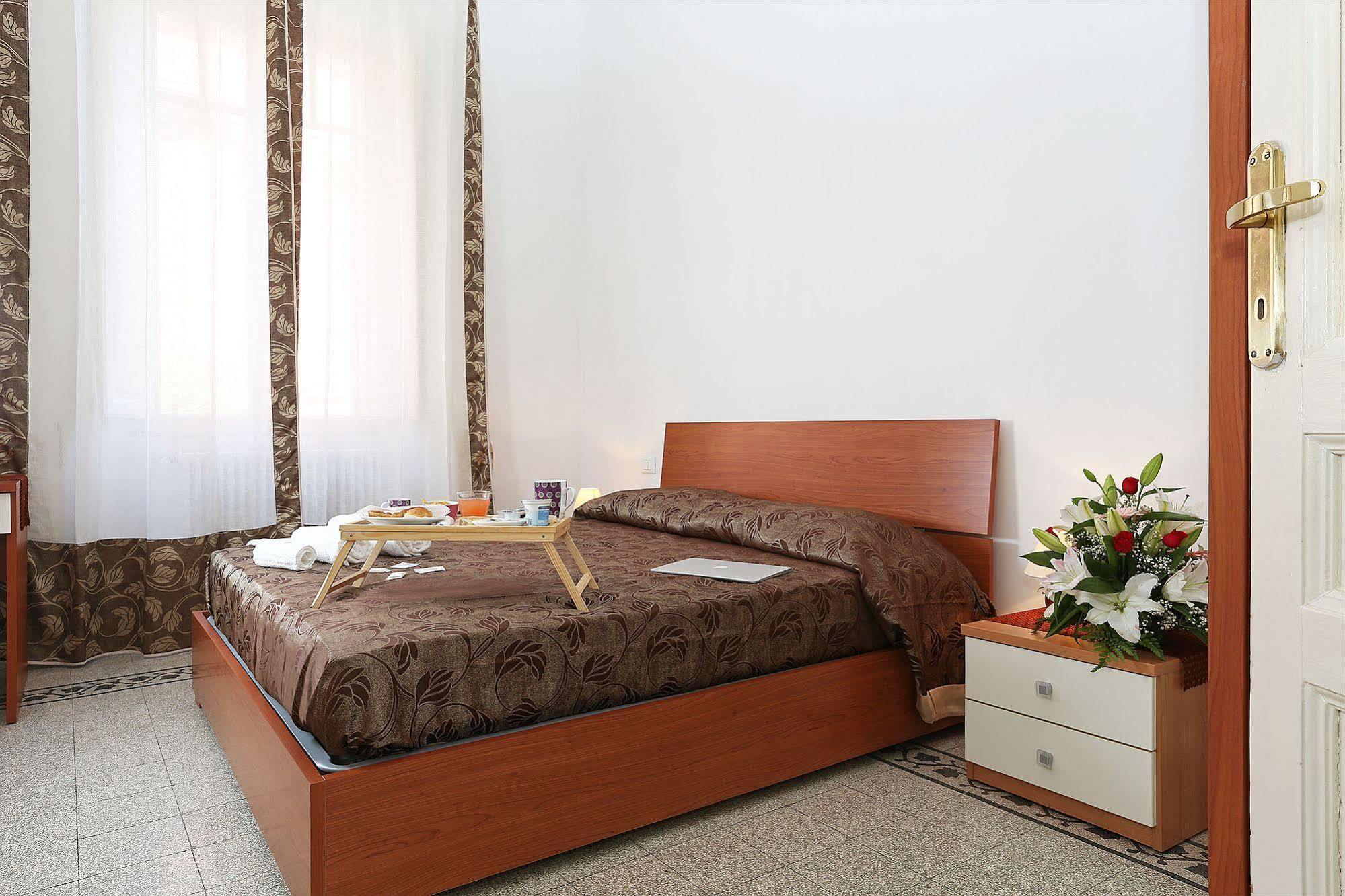 Bells Of Rome Hotel ภายนอก รูปภาพ